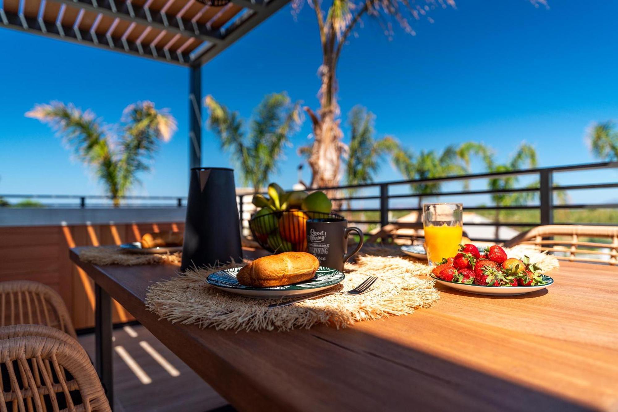 Palmeral Luxury Suites Kremastí Стая снимка